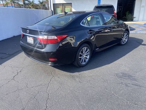 Used 2013 Lexus ES 300h w/ Luxury Pkg FWD image 21