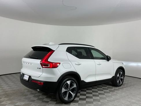 Used 2024 Volvo XC40 B5 Core AWD/4WD image 5