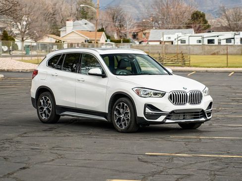 Used 2020 BMW X1 xDrive28i w/ Convenience Package image 3