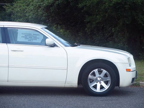 Used 2006 Chrysler 300 Touring w/ Comfort/Convenience Group RWD image 30