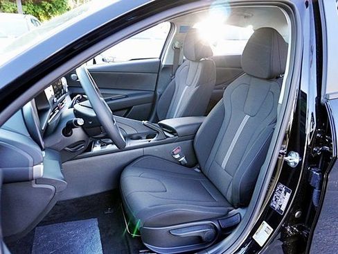 New 2026 Hyundai Elantra SE image 17