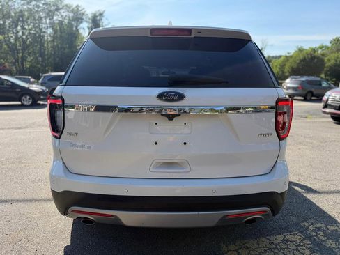 Used 2016 Ford Explorer XLT w/ Equipment Group 202A AWD/4WD image 6
