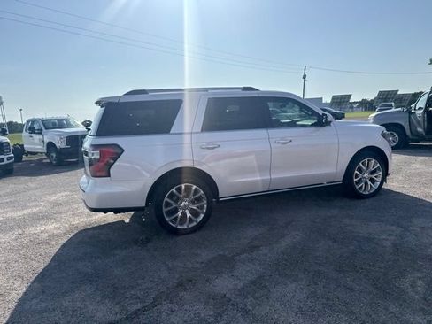 Used 2019 Ford Expedition Limited w/ Equipment Group 302A AWD/4WD image 16