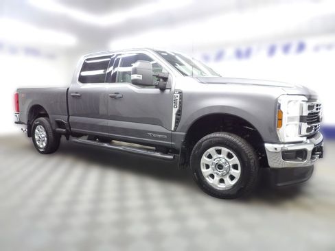 Used 2024 Ford F250 XLT AWD/4WD image 3