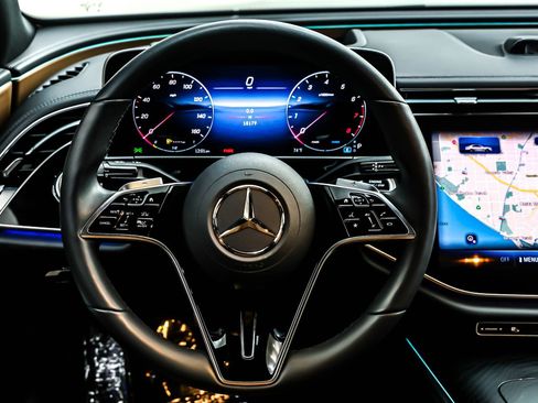 Used 2025 Mercedes-Benz E 350 Sedan image 18