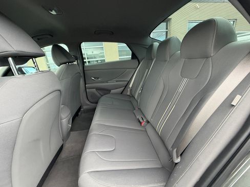 Used 2025 Hyundai Elantra SEL FWD image 17