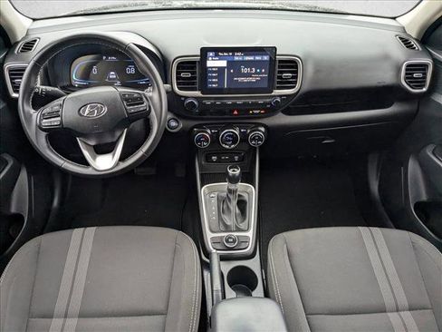 Used 2024 Hyundai Venue SEL image 16