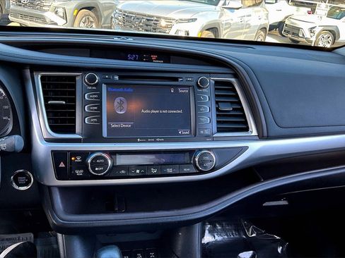 Used 2018 Toyota Highlander XLE image 31