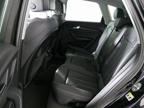 Used 2024 Audi Q5 e Premium w/ Convenience Package image 30