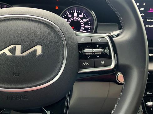 Certified 2024 Kia Carnival EX image 23