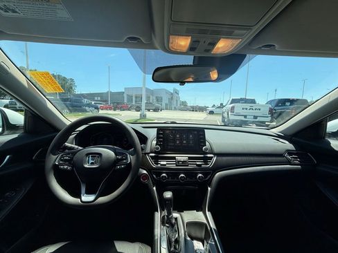 Used 2018 Honda Accord EX image 9