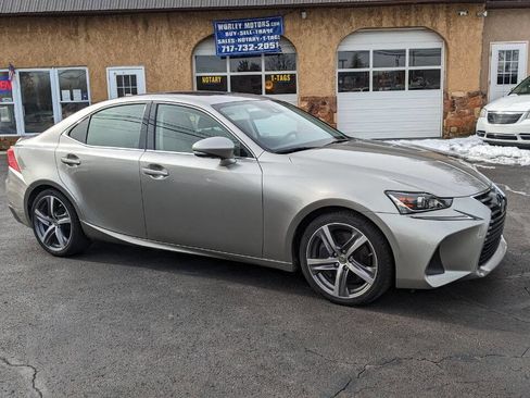 Used 2018 Lexus IS 300 AWD w/ Comfort Package image 4