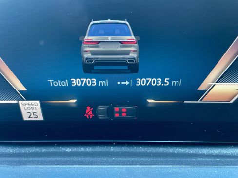 Used 2024 BMW X7 xDrive40i w/ M Sport Package AWD/4WD image 25