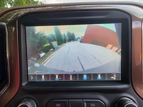 Used 2019 Chevrolet Silverado 1500 High Country w/ Technology Package AWD/4WD image 31