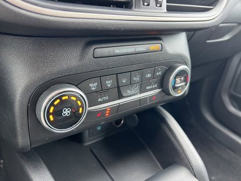 Certified 2020 Ford Escape SE image 9