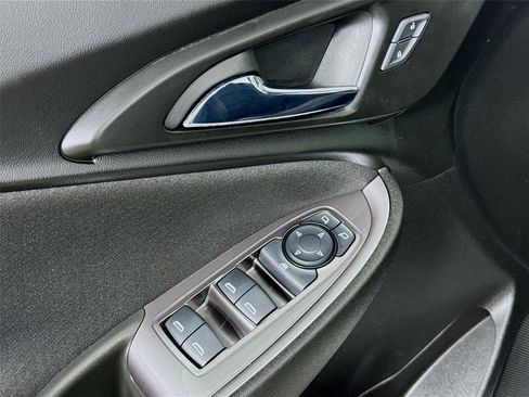 Used 2021 Chevrolet Malibu LS image 17