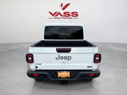 Used 2022 Jeep Gladiator Overland w/ Popular Equipment Package AWD/4WD image 4