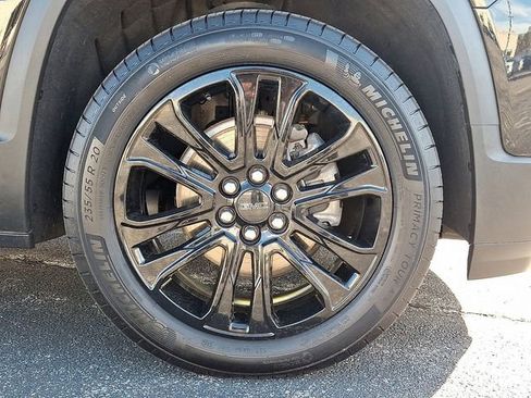 Used 2023 GMC Acadia SLE w/ Driver Convenience Package image 9