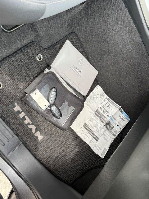 Used 2021 Nissan Titan SV w/ SV Convenience Package RWD image 10