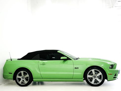 Used 2013 Ford Mustang GT Premium w/ Electronics Pkg RWD image 4