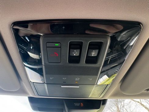 New 2025 Mitsubishi Outlander SE image 38