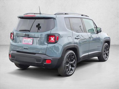 Used 2018 Jeep Renegade Altitude w/ UConnect 8.4 Nav Group FWD image 6