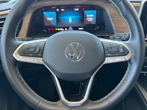 Used 2026 Volkswagen Atlas SE AWD/4WD image 11
