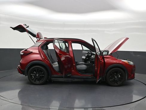 Used 2023 Nissan Kicks SR w/ SR Premium Package FWD image 32