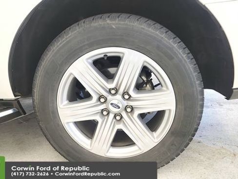 Used 2020 Ford Expedition XLT w/ Equipment Group 202A AWD/4WD image 26