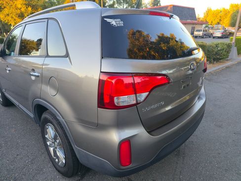 Used 2014 Kia Sorento LX AWD/4WD image 4