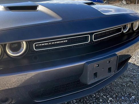 Used 2015 Dodge Challenger SXT image 21