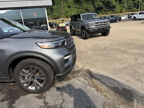 Used 2022 Ford Explorer XLT w/ Equipment Group 202A image 2