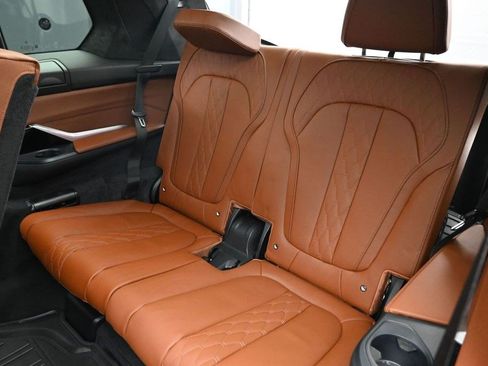 Used 2025 BMW X7 M60i AWD/4WD image 19