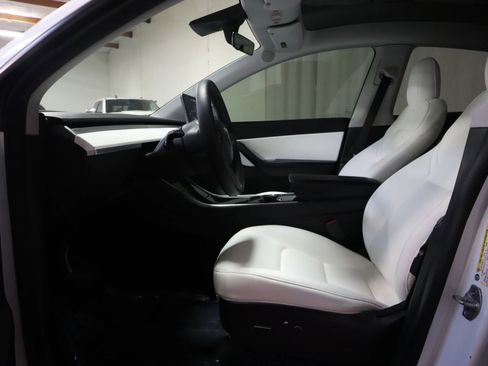 Used 2021 Tesla Model Y Long Range image 14