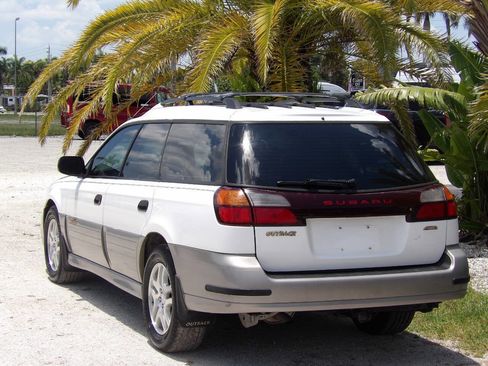 Used 2001 Subaru Outback Wagon image 5