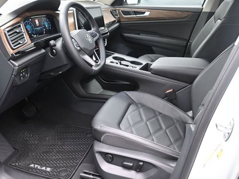 New 2026 Volkswagen Atlas SE FWD image 17