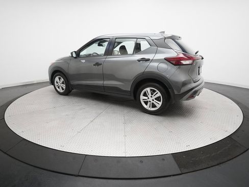 Used 2022 Nissan Kicks S image 12