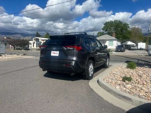 Used 2021 Toyota RAV4 XLE AWD/4WD image 4