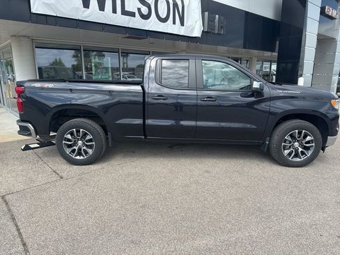 Used 2023 Chevrolet Silverado 1500 LT AWD/4WD image 5