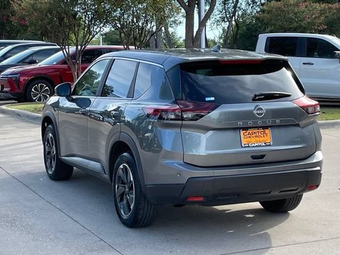Used 2025 Nissan Rogue SV AWD/4WD image 4