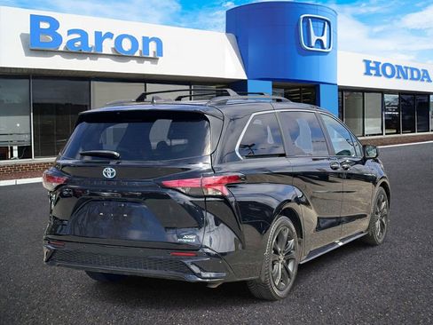 Used 2023 Toyota Sienna XSE w/ XSE Plus Package FWD image 5