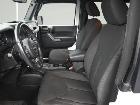 Used 2018 Jeep Wrangler Sport AWD/4WD image 9