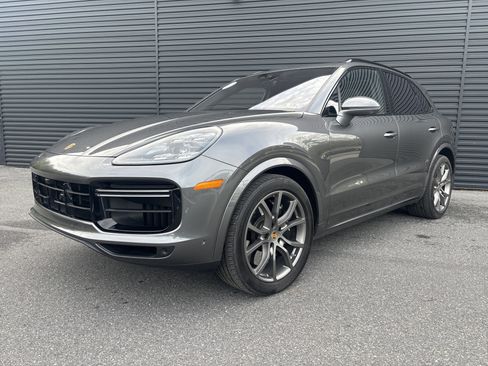Certified 2022 Porsche Cayenne Turbo AWD/4WD image 1