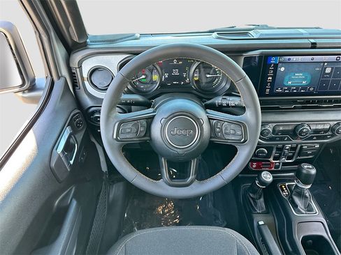 Used 2024 Jeep Wrangler Unlimited image 20