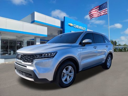 Used 2021 Kia Sorento LX image 8