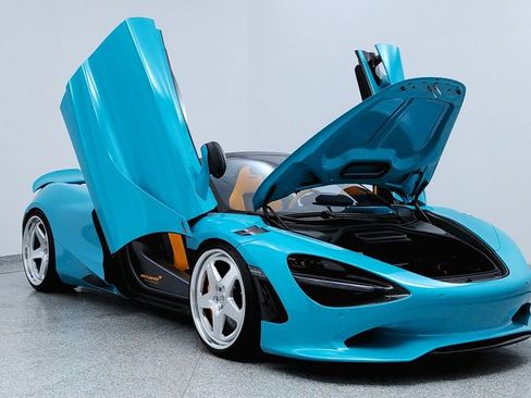 Used 2024 McLaren 750S Spider image 12