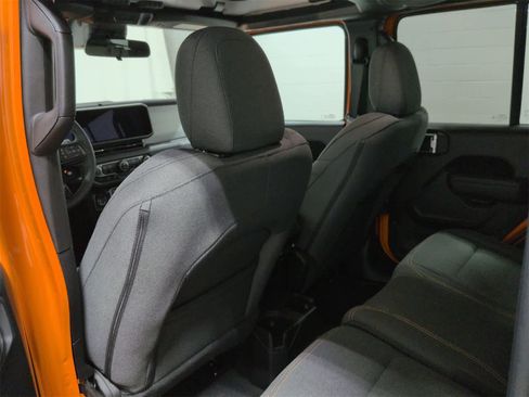 Used 2025 Jeep Wrangler Sport S image 19