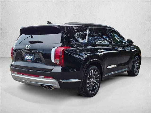 Used 2023 Hyundai Palisade Calligraphy w/ Winter Package FWD image 5