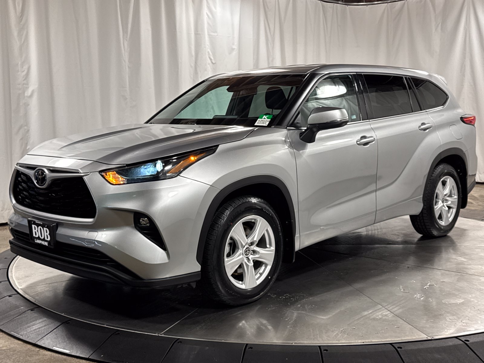 Used 2022 Toyota Highlander LE AWD/4WD image 1