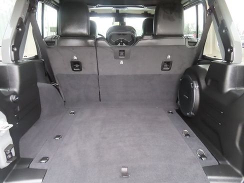 Used 2022 Jeep Wrangler Unlimited Rubicon w/ Steel Bumper Group AWD/4WD image 32